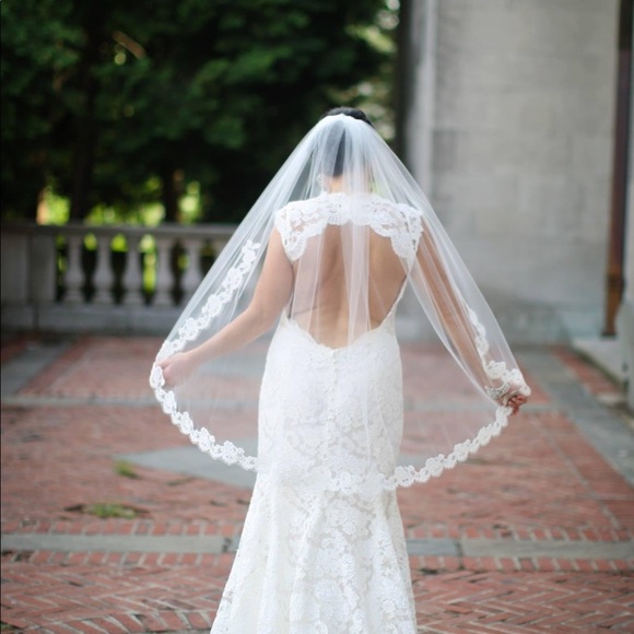 Fingertip Veil